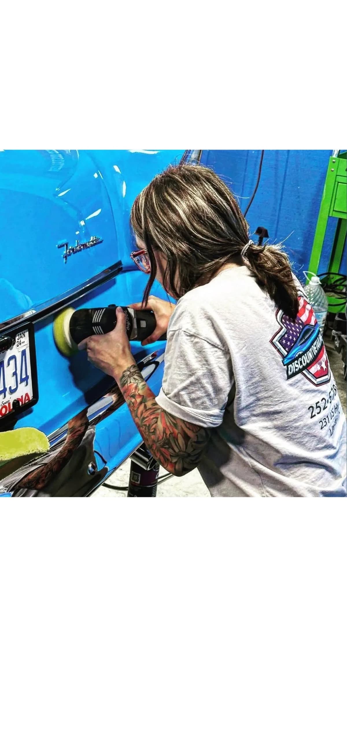 Alexis Umphlett polishing a blue car at Discount Detailing